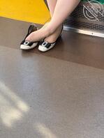 地铁脚尖加固肉丝少妇挑鞋勾引2