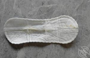 偷拍老婆换下来的原味护垫！0