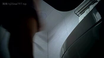 露脸偷拍表妹洗澡