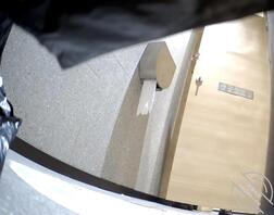 偷拍短发同事聚餐时尿尿的大屁股0