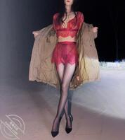 河南媳妇的极品身材，副驾的丝袜高跟人妻。