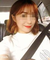 无意偷看到姨妈手机发现新大陆,荡妇骚货的姨妈。0