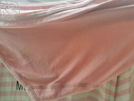 太棒了，老妈的内衣，那个味道太好了，还有洗过的内裤，只有淡淡的香味，搞得0