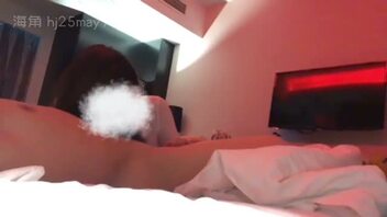 [原创]老婆穿情趣上酒店给年轻客人服务，口交操逼样样精通。