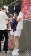 取快递的母狗女大，穿着睡衣的眼镜反差婊0