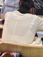 偷拍班里走光的女同学0