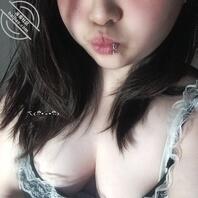 在网上认识的大骚逼，母猪母狗，分享给兄弟们，都把自己的母狗分享出来看看谁1