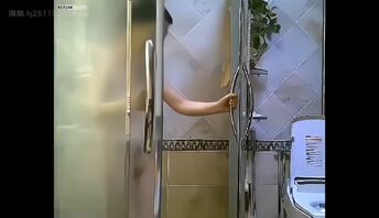 美丽的岳母出浴