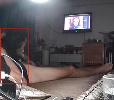 今天台风，早早的洗澡躺床上操老婆骚逼。1