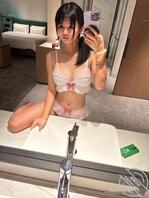 镜子面前被抬着腿做爱舒服吗？1