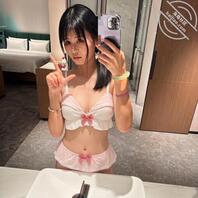 镜子面前被抬着腿做爱舒服吗？2