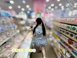 【真实原创24】周末陪表妹逛商场,感觉她就是焦点,惹人注目1