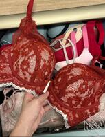 弟媳妇人骚，穿的内衣内裤都是骚里骚气的，还问我喜欢这种风格的内衣不1