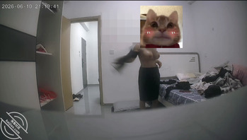 8.上次偷拍妈妈洗澡,这次偷拍妈妈换衣服,一如既往的清晰看到妈妈的大奶2
