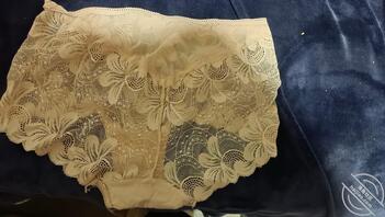 老骚比内裤都是蕾丝的，必须裤裆打胶撸一发1