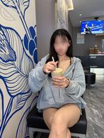 （原创153）堂姐背着我看手机，感觉她是在和别人聊骚！1