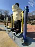 (原创6)带侄女出去玩,摸了她的奶子0