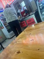 吃个饭看着看着自己硬了