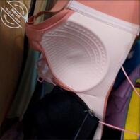 朋友老婆的内衣，太大了，想射在上面，兄弟们，多多支持