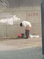 这个姐姐是不是受什么刺激了，马路边上都干上了