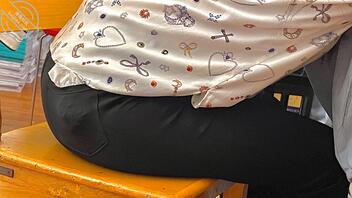 穿紧身裤的小骚货同事