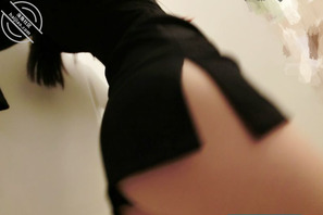 又在偷偷看？给你一脚。嘻嘻1