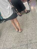 （73）跟拍短裙性感高跟凉鞋美骚货2