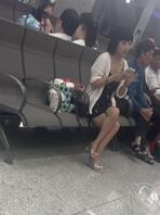 （73）跟拍短裙性感高跟凉鞋美骚货