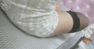 她爸妈刚出门表妹就穿黑丝勾引我,雪白的巨乳,滚烫的嫩逼,顶不住了(原创)0