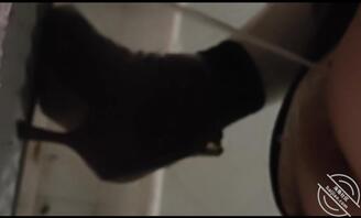 新交的骚货女朋友，偷拍她0