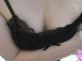 真实偷拍保守老婆，猜猜这个肥臀多大年纪吗？有没有人想操？2