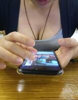 我的肥臀骚妈,只要有机会就偷拍。2