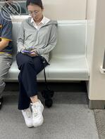 地铁厕拍 还拍到一个乘务安全员，看到发现我了！紧了一下，装没看到后继续尿0