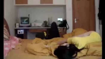 家有乖乖女儿扮演小娇妻，各种姿势都要