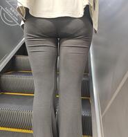小姐姐紧身瑜伽裤1