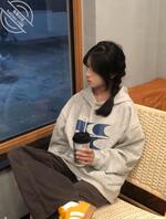 我们学校的女体育生 真的好喜欢她的眼神每次都会被她盯射 好想闻她的臭脚 2