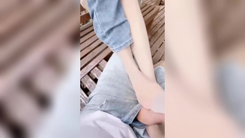 跟女友户外公园里手脚并用弄得血脉喷张