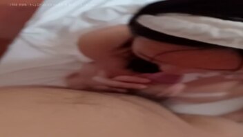 清纯高中女友第一次帮我舔