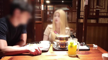 这妹子是真的骚的不行，因为男友没法满足自己！就出来约炮，&ldquo;所以你有男