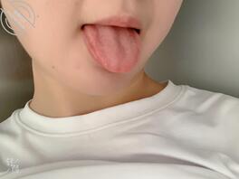 少妇楼道露B自拍，原创1