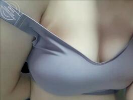 骚老婆露出奶子自拍 2