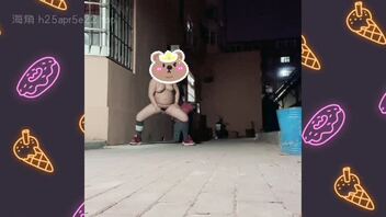 露出 在小区自慰插狗逼