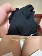 后续来了,嫂子发现我放在零食盒下面的丝袜0