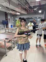 【原创内容104】陪妹妹打真人CS，手都淤青了，还念念不舍