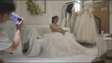 今晚主题&ldquo;我们结婚了&rdquo;婚纱店找刺激