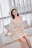 女儿颜值和身材都是在线的，很嫩咯