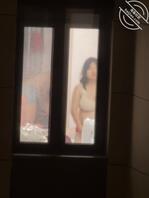 对面刚结婚的小少妇