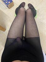 拿了隔壁楼阿姨的胸罩和高跟鞋刚拿出来晾还在滴水直接射胸罩上再洗1