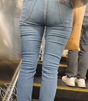 少妇的紧身牛仔裤2