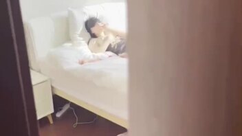 乱伦自己反差白富美极品妹妹，肆意蹂躏大鸡巴塞满小母狗的骚逼